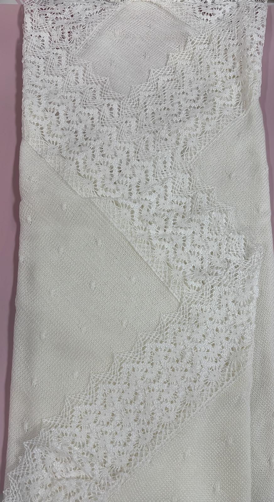 SABANILLA TEJIDO ESPAÑOL Y ENCAJES DE BOLILLOS COLOR OFF WHITE