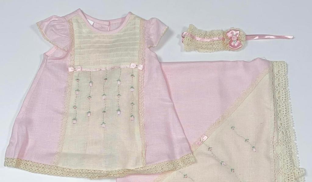 SET DE 4 PIEZAS EN LINO BORDADO NEWBORN